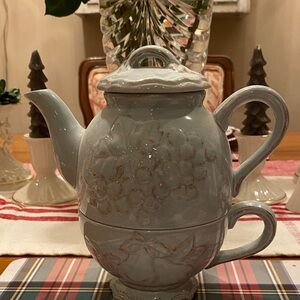 Bella Casa tea pot with tea cup